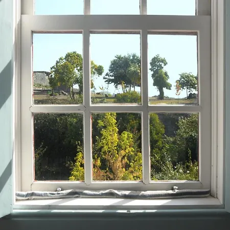 Bed & Breakfast 9:36 -