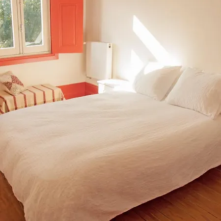 Bed & Breakfast 9:36 - *